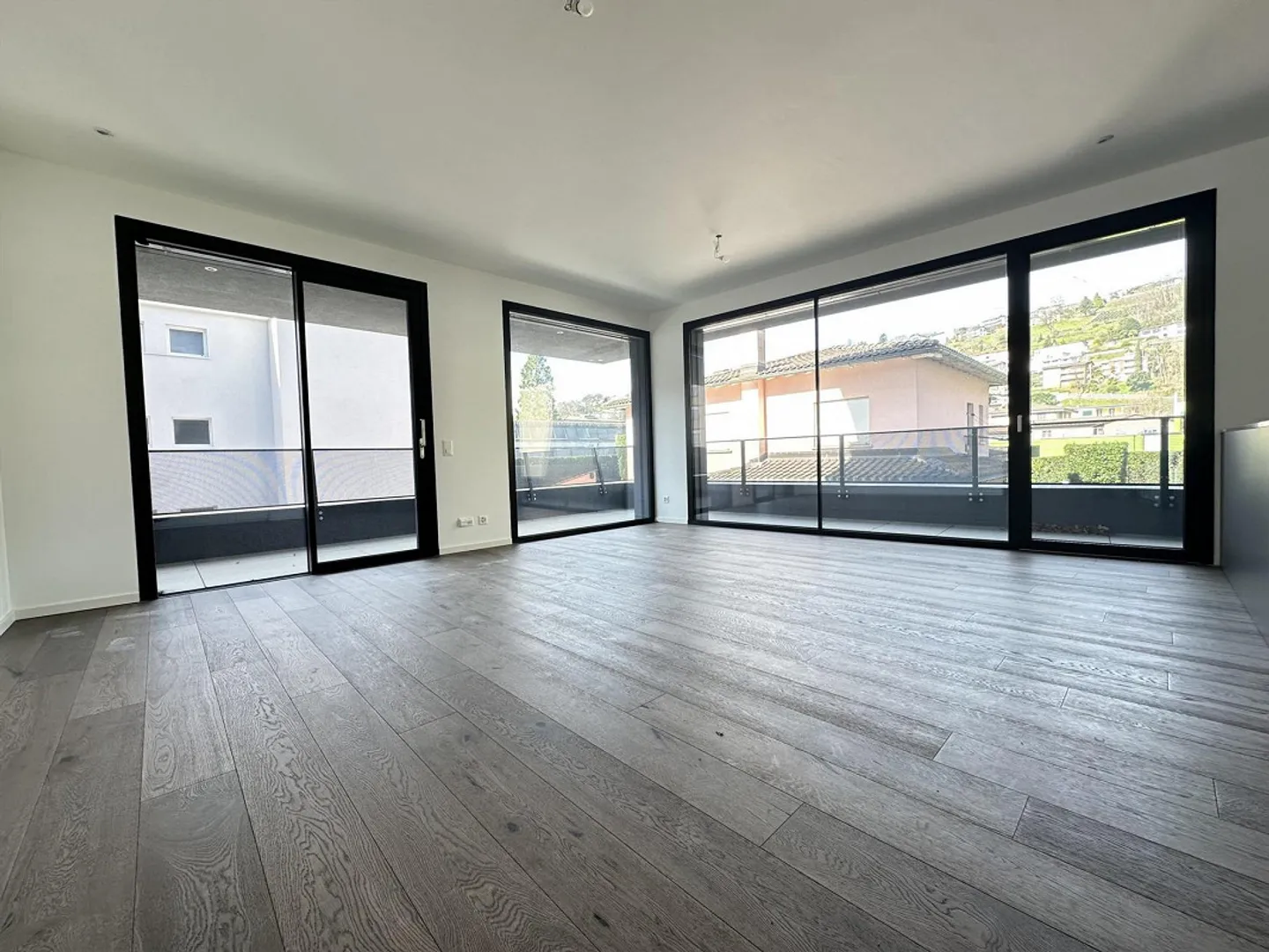 Appartamento moderno con grande terrazza - Foto 2 di 10