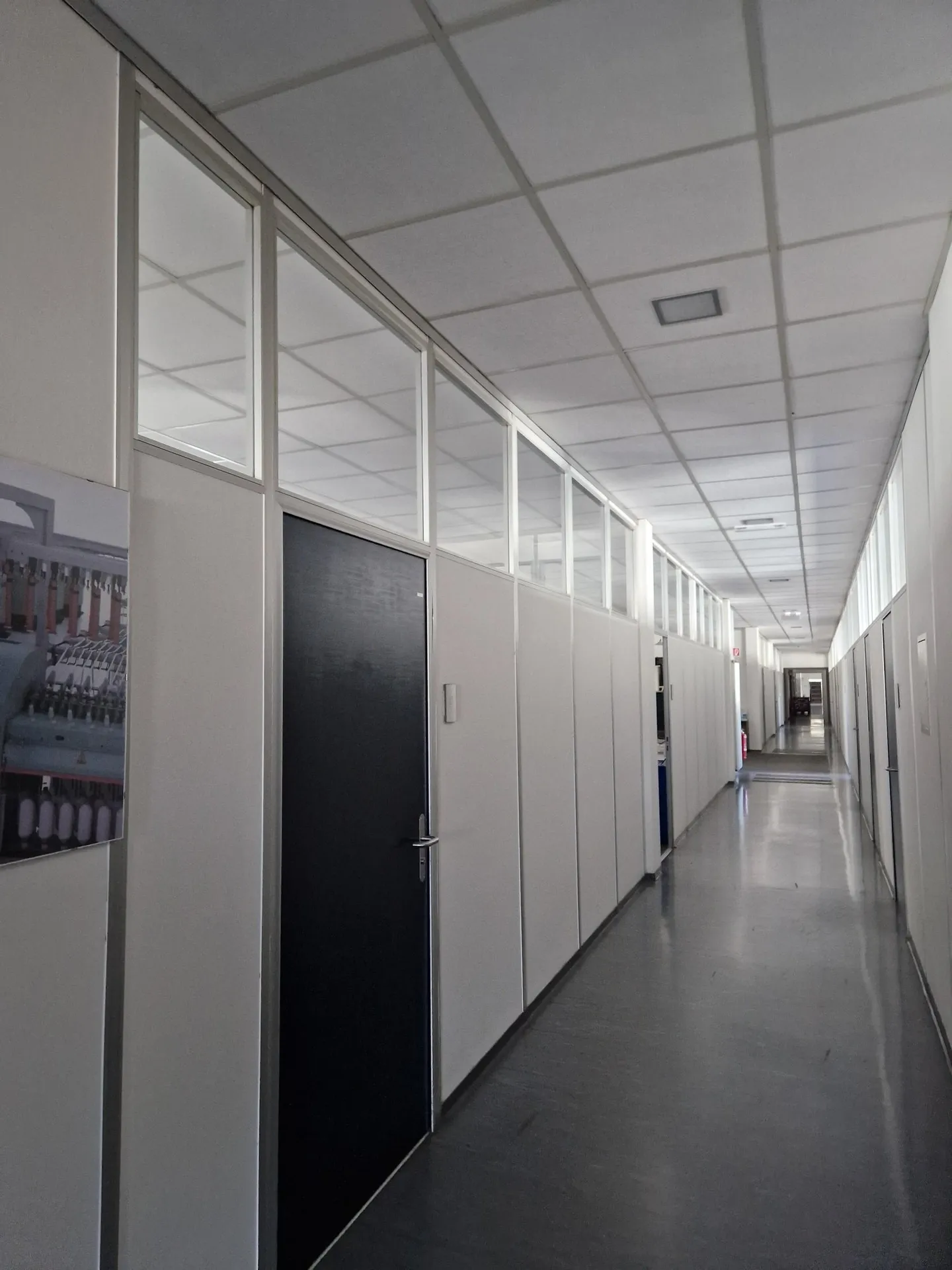 Espaces de bureau dans un emplacement excellent - Photo 4 sur 9