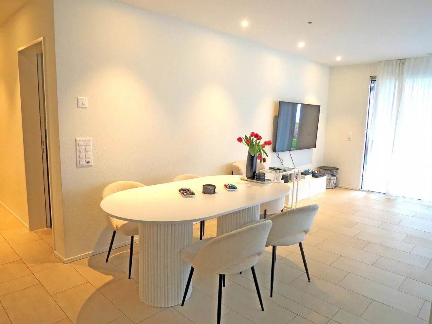 Appartement de jardin moderne et spacieux de 3½ pièces - Photo 3 sur 16