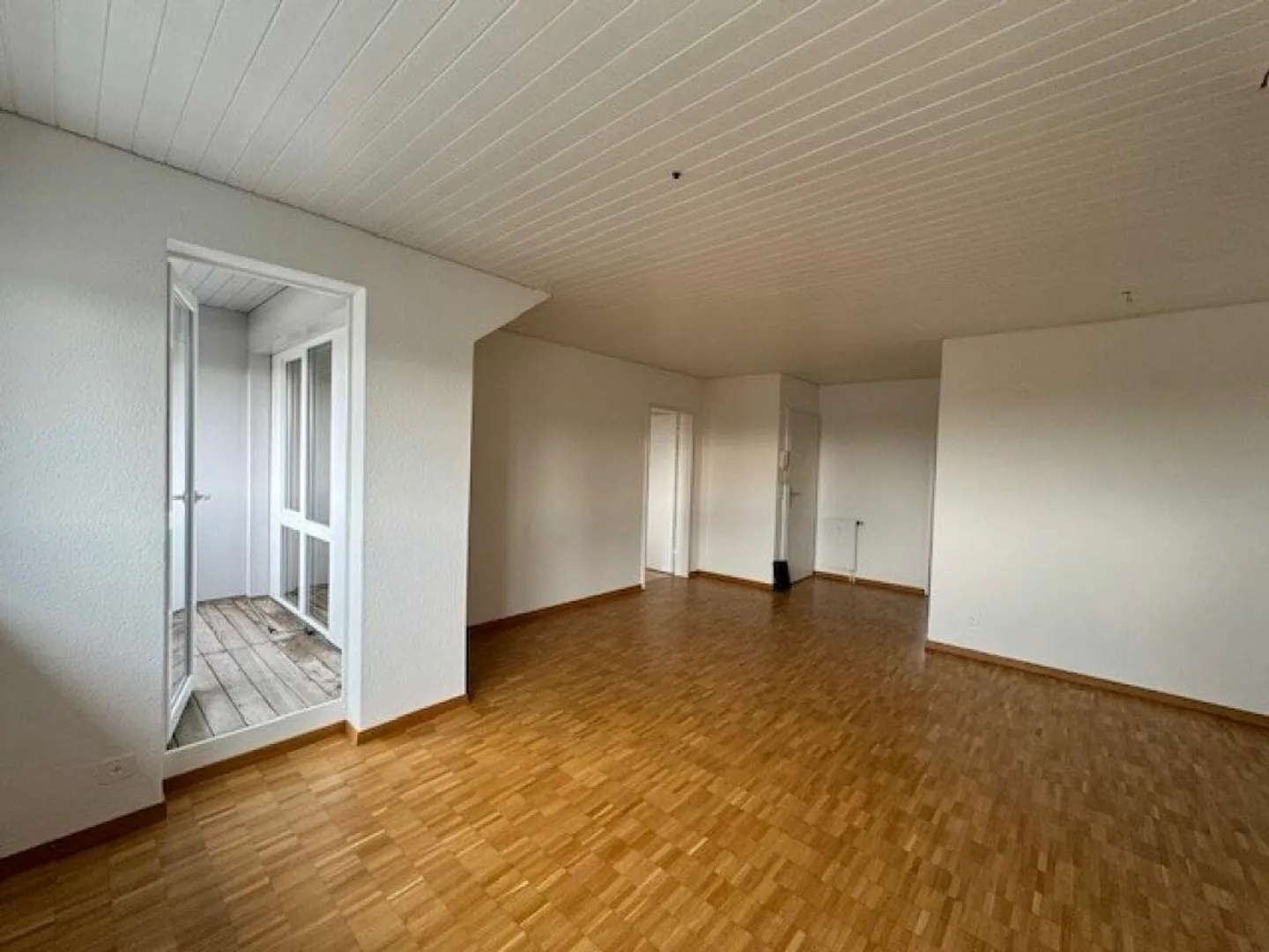 Modern renovated apartment in Ins - Photo 7 of 14