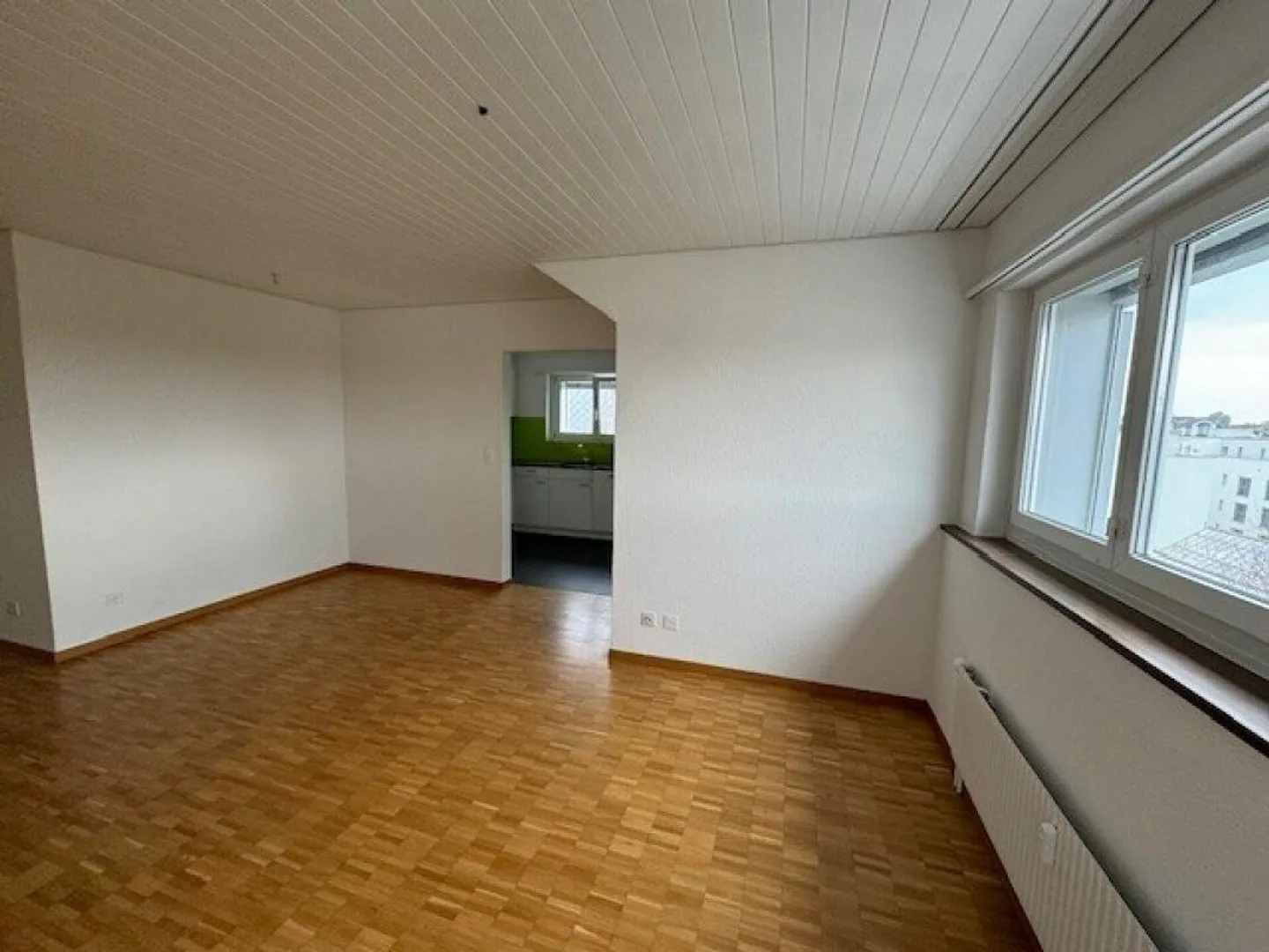 Modern renovated apartment in Ins - Photo 8 of 14