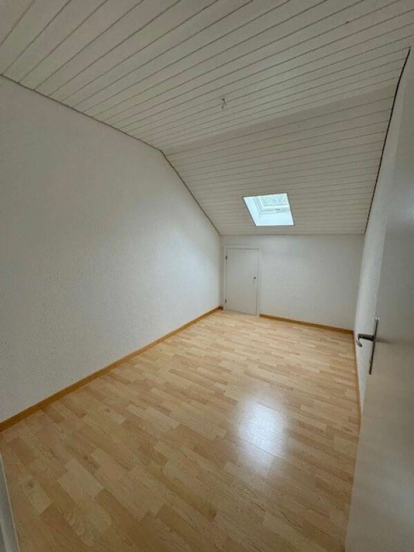Modern renovated apartment in Ins - Photo 13 of 14