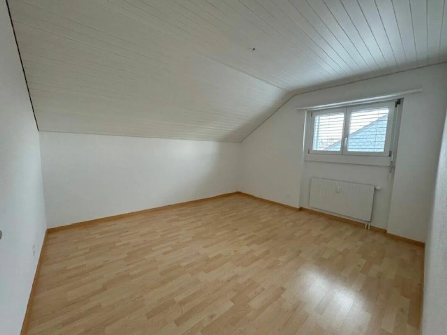 Modern renovated apartment in Ins - Photo 14 of 14