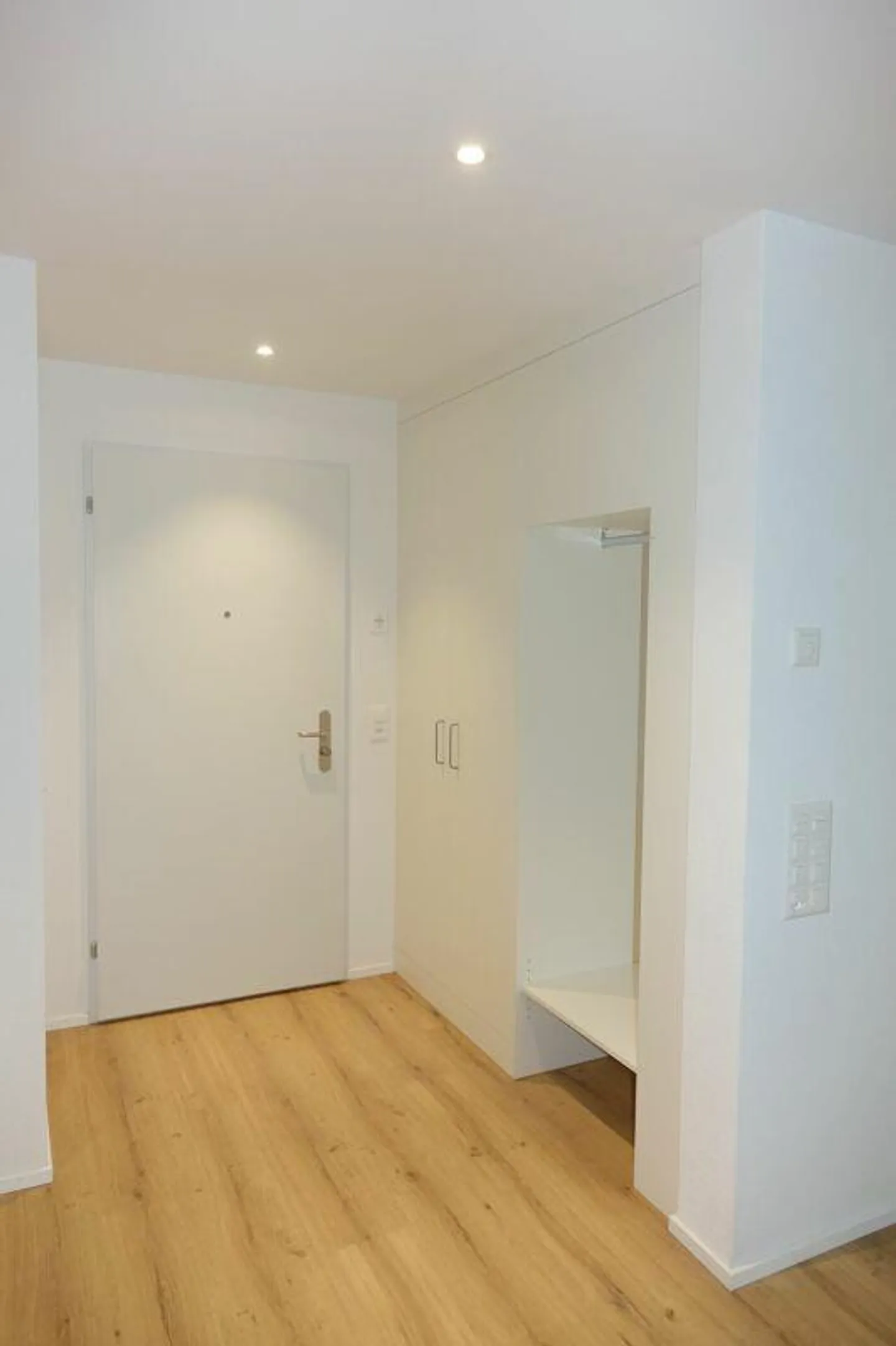 Luminoso e moderno appartamento di 3.5 locali in una posizione privilegiata - Foto 5 di 7