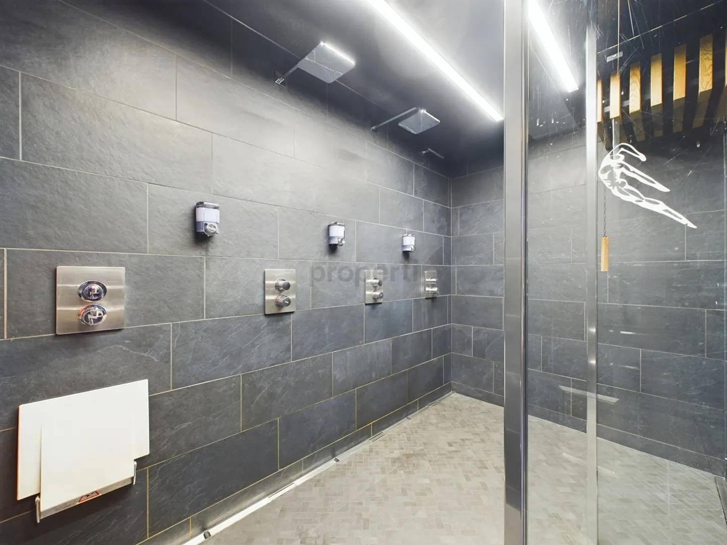 Exclusive Wellness Spa in the Heart of Zurich - Luxury and Comfort Combined! - Photo 6 of 11