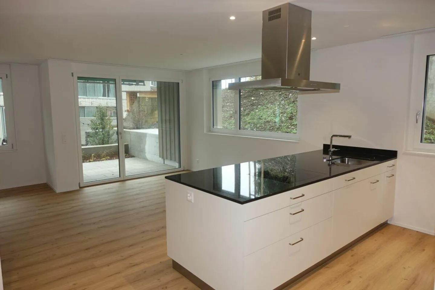 Luminoso e moderno appartamento di 3.5 locali in una posizione privilegiata - Foto 2 di 7
