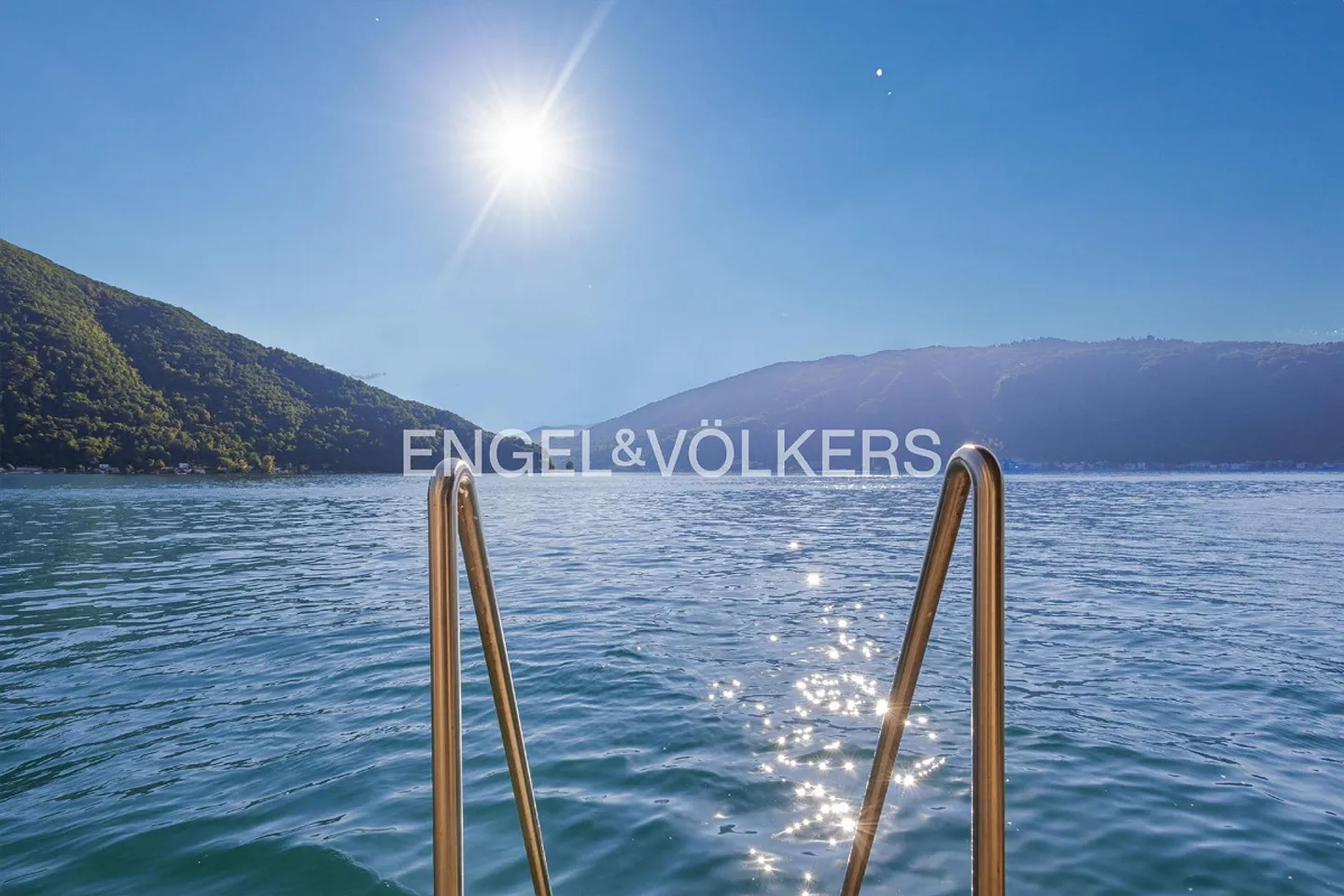 Perla rara con accesso diretto al lago - Foto 1 di 13