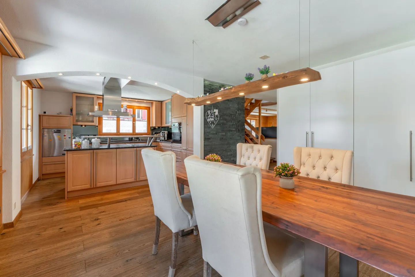 Large House | Renovated | 750 m² Plot | Lots of Garden | 3 Garage Boxes | Office | Workshop | Party Room | 66 m² Attic in Shell Construction | Apartment Possible - Photo 3 of 16