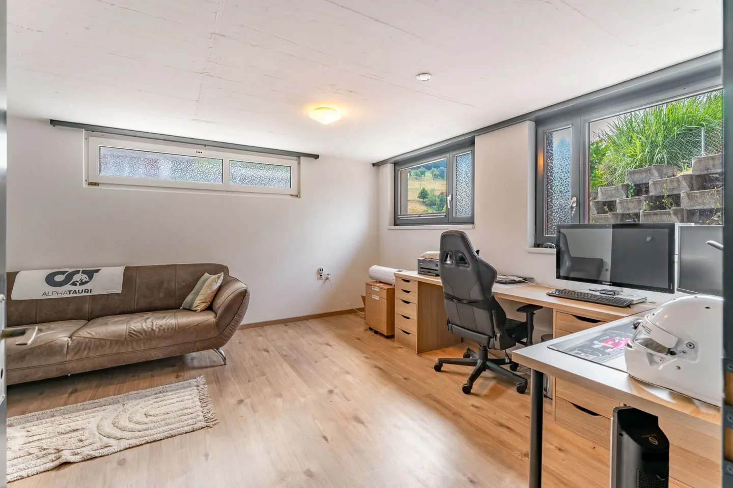 Large House | Renovated | 750 m² Plot | Lots of Garden | 3 Garage Boxes | Office | Workshop | Party Room | 66 m² Attic in Shell Construction | Apartment Possible - Photo 10 of 16