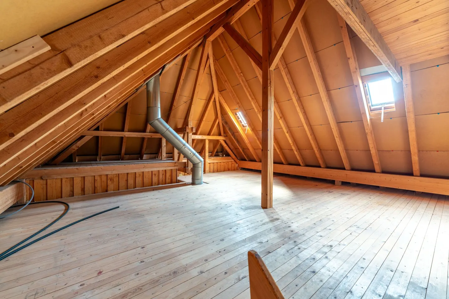 Large House | Renovated | 750 m² Plot | Lots of Garden | 3 Garage Boxes | Office | Workshop | Party Room | 66 m² Attic in Shell Construction | Apartment Possible - Photo 14 of 16