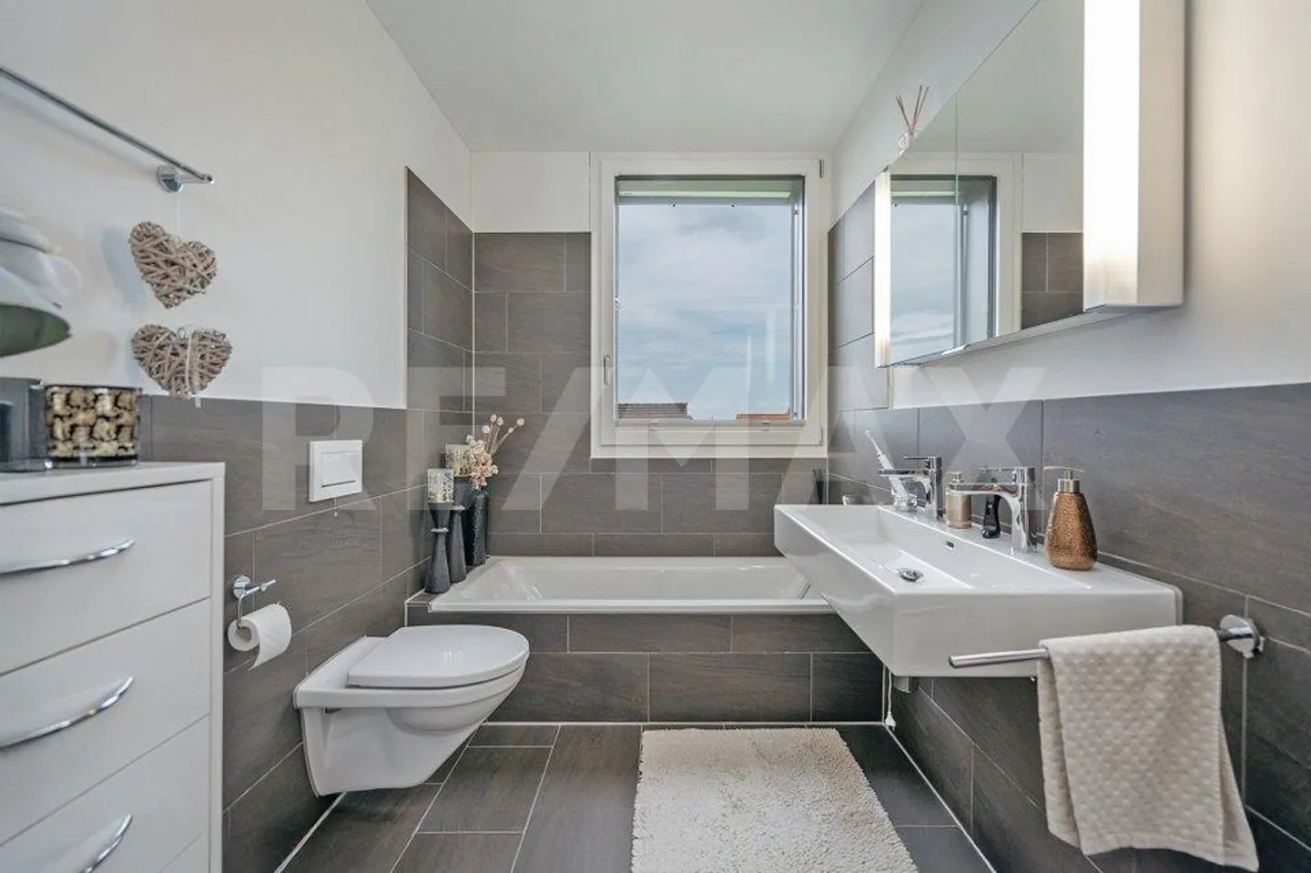 Ampio appartamento attico moderno e quasi nuovo - Foto 9 di 11