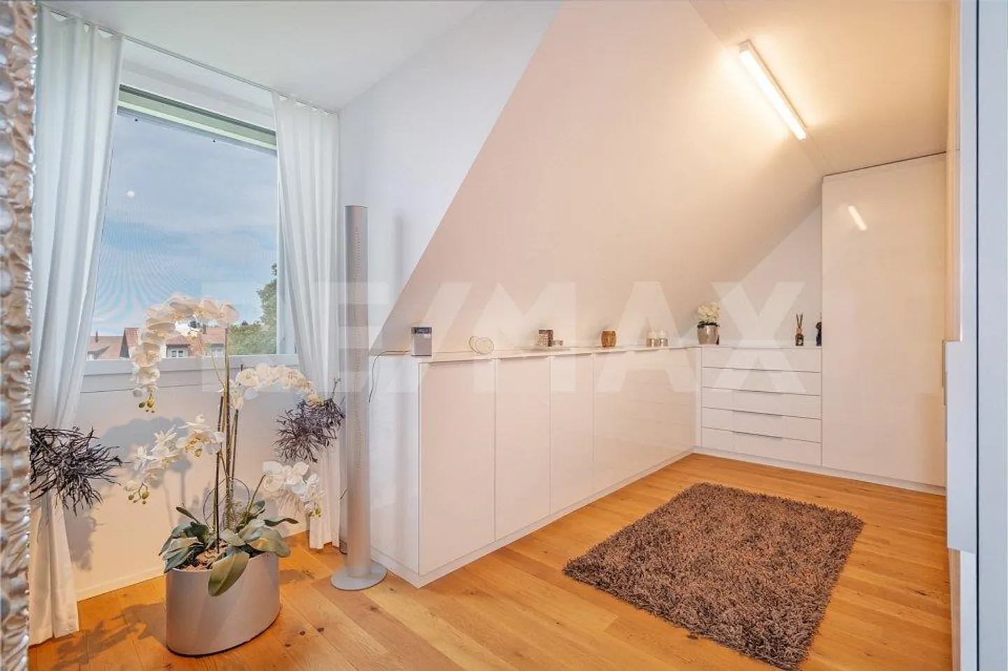 Ampio appartamento attico moderno e quasi nuovo - Foto 10 di 11