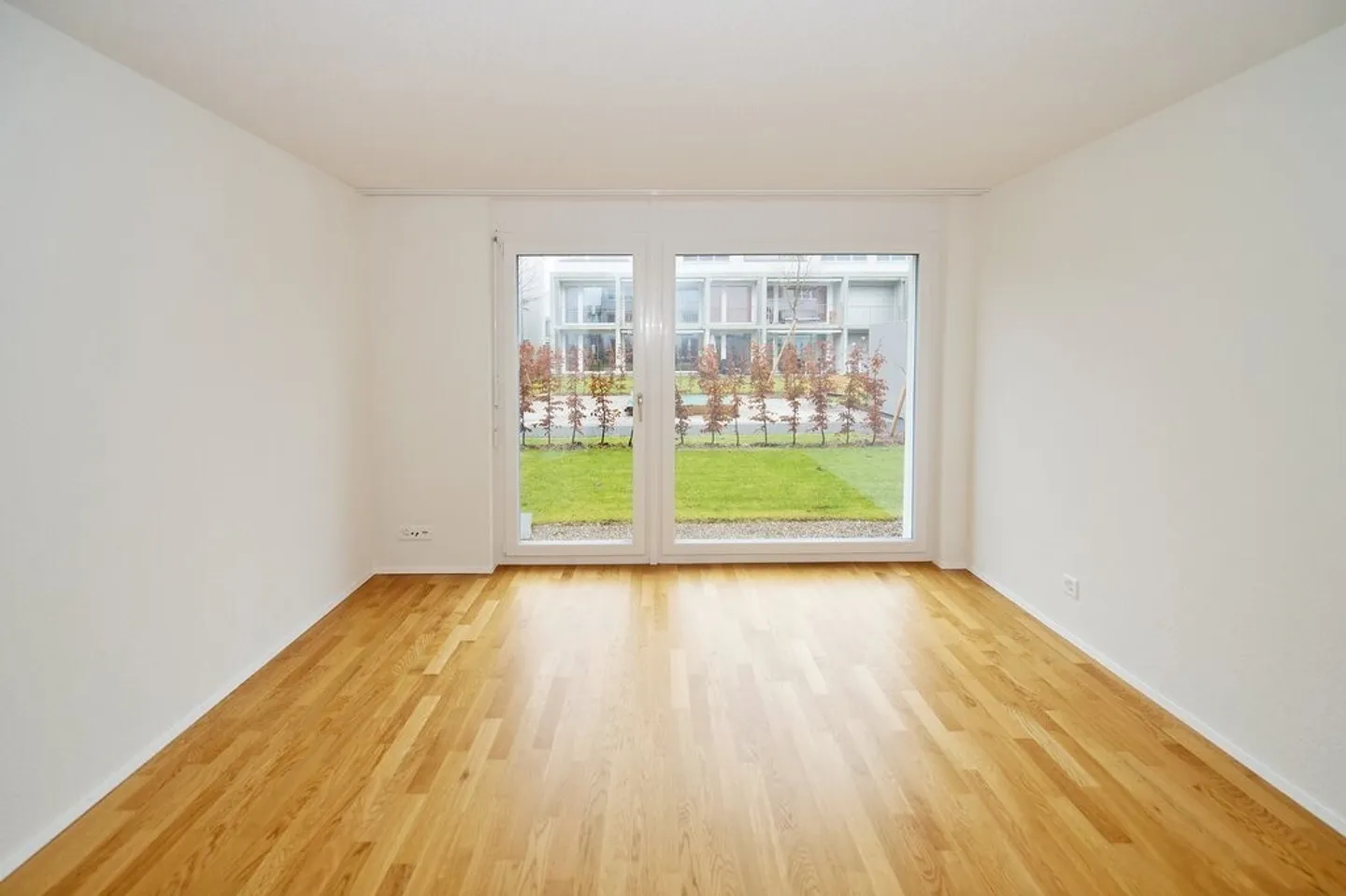 Vivere modernamente con un'area giardino soleggiata! - Foto 3 di 6