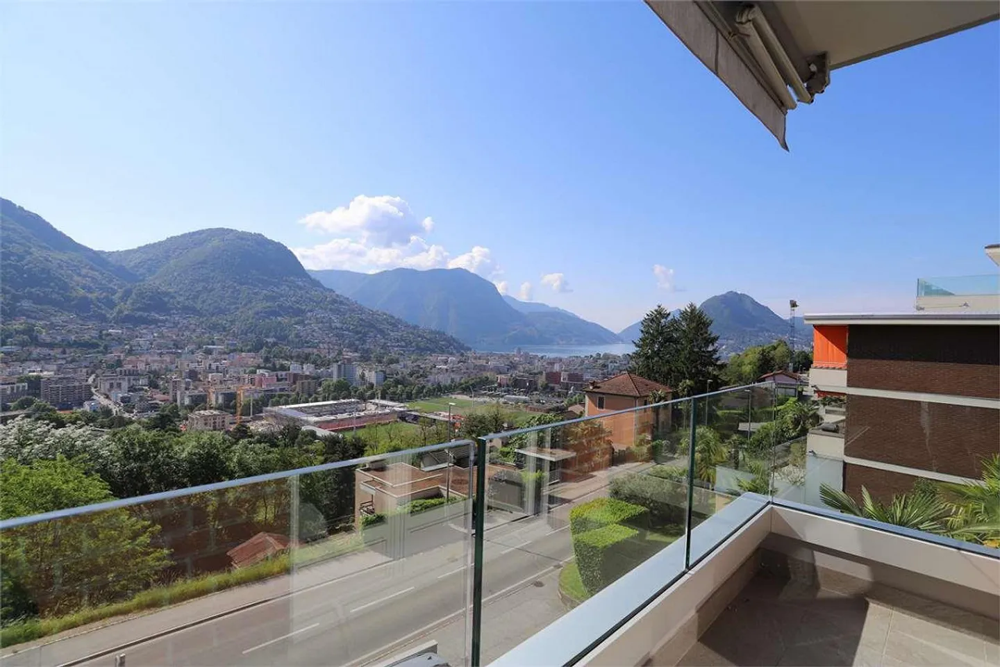 Bright Apartment with Panoramic View - Porza - Photo 1 of 13