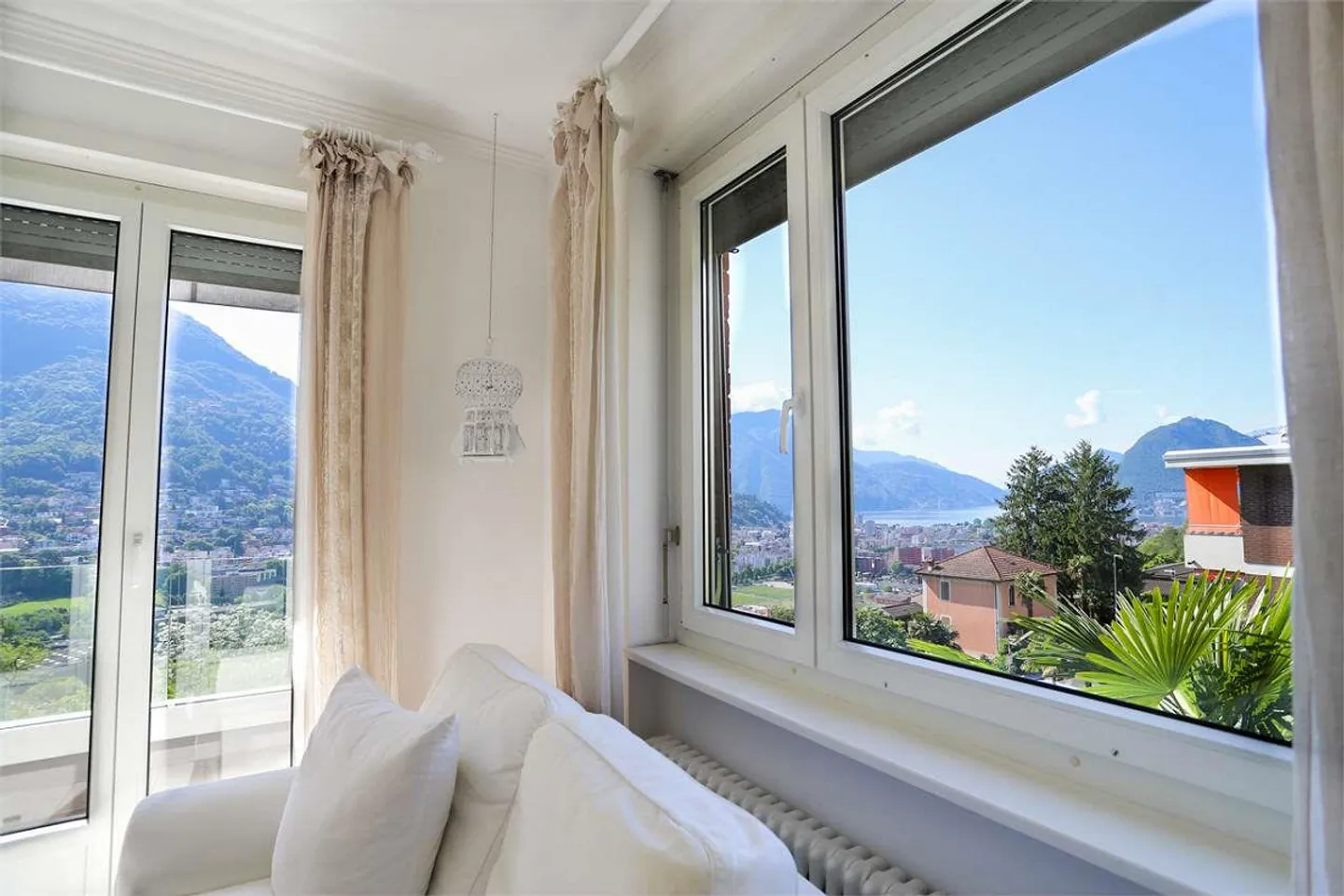 Bright Apartment with Panoramic View - Porza - Photo 2 of 13