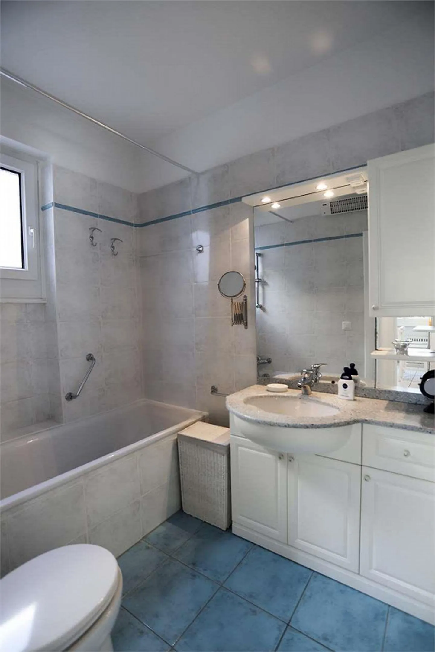Bright Apartment with Panoramic View - Porza - Photo 9 of 13