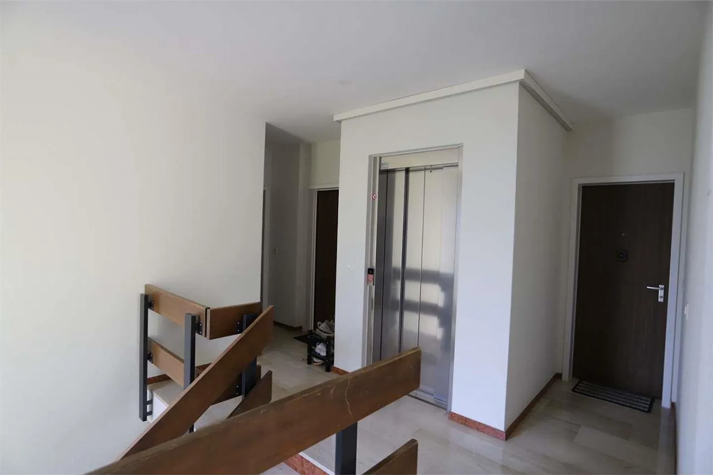 Bright Apartment with Panoramic View - Porza - Photo 11 of 13