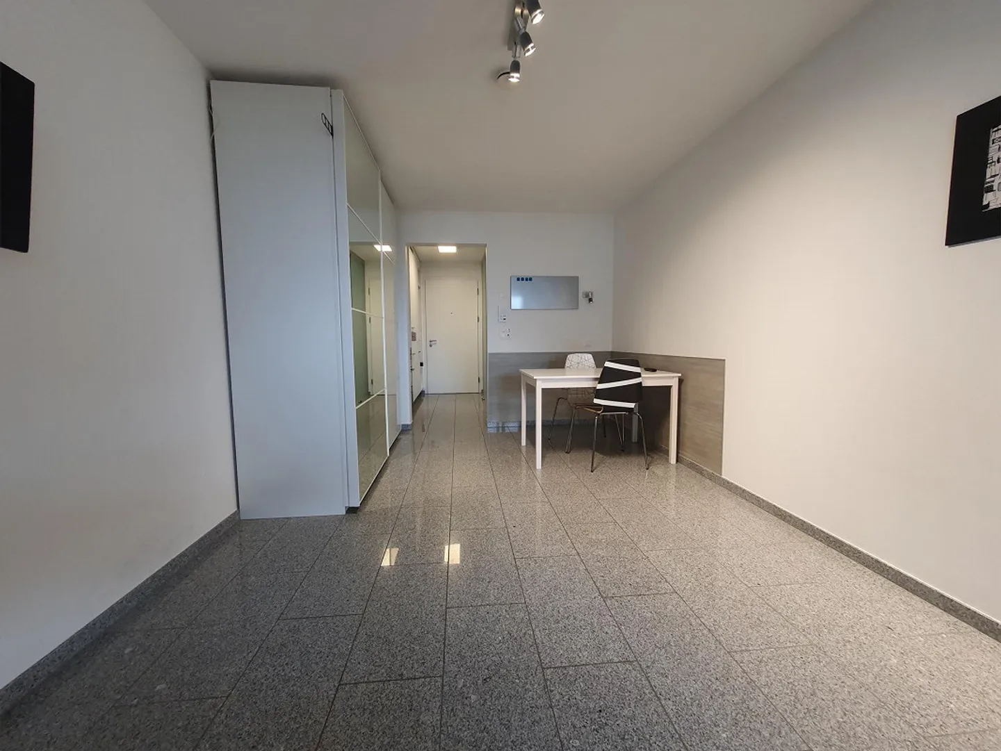 Appartamento 1 stanza centrale, parzialmente arredato a Flims Waldhaus - Foto 2 di 11