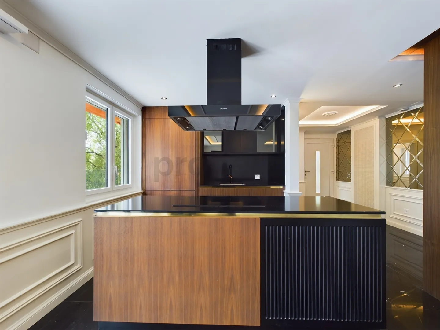 Moderne 4.5 Zimmer-Wohnung mit grosszügiger Terrasse und Garten in Küsnacht - Foto 5 von 12