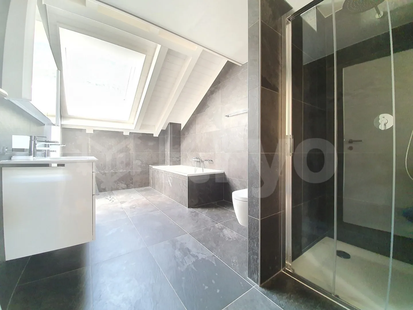 PROPRIETÀ ECCEZIONALE! MAGNIFICO APPARTAMENTO DUPLEX DI 8,5 STANZE - Foto 9 di 12