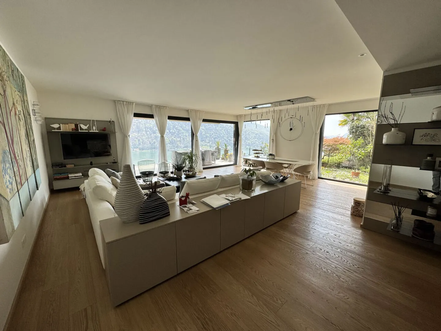 Stunning 3.5-room apartment with lake view, garden, and pool - Photo 13 of 13