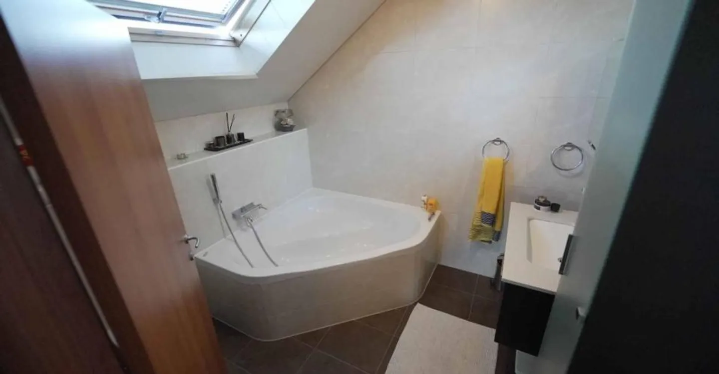 Superba villa a schiera di 5½ locali con terrazza, giardino, garage e posto auto - Foto 5 di 8