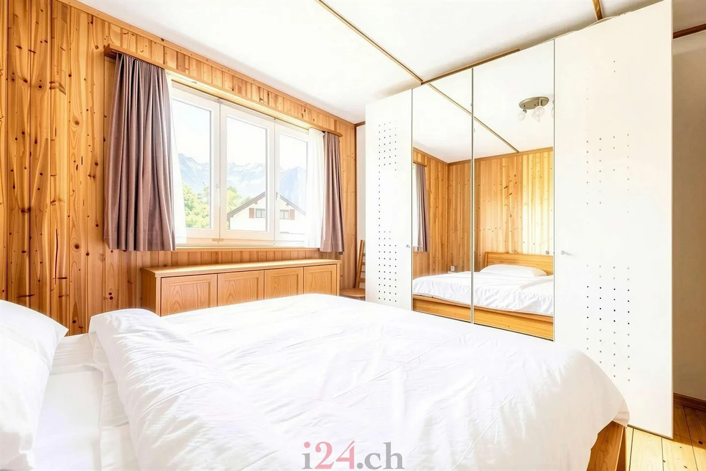 5.5-Room Single Family House with Fireplace, Modern Kitchen and Surrounding Garden - Photo 8 of 18