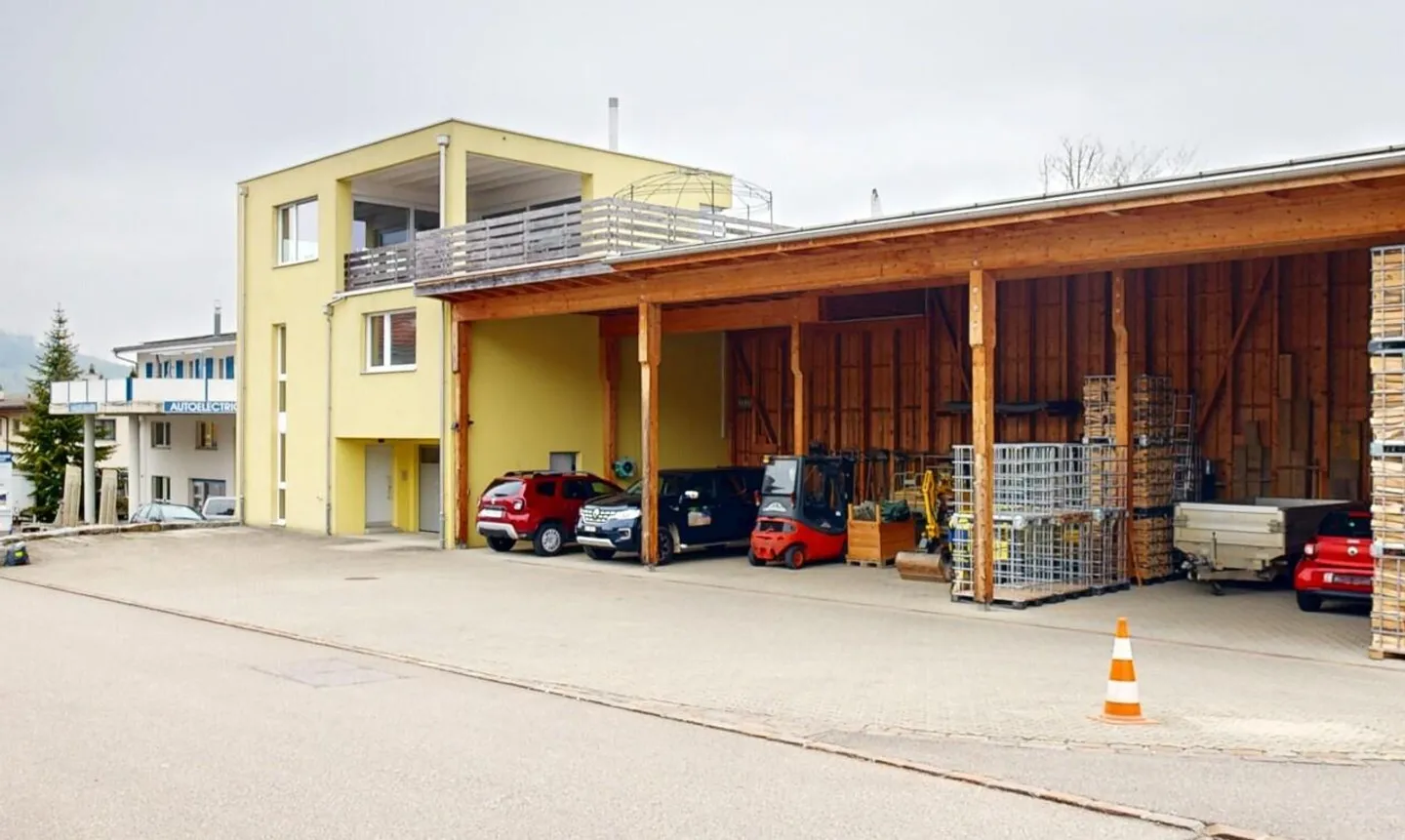 Einzigartige Immobilie mit Wohnhaus und Werkstatt in Gelterkinden - Foto 2 von 13