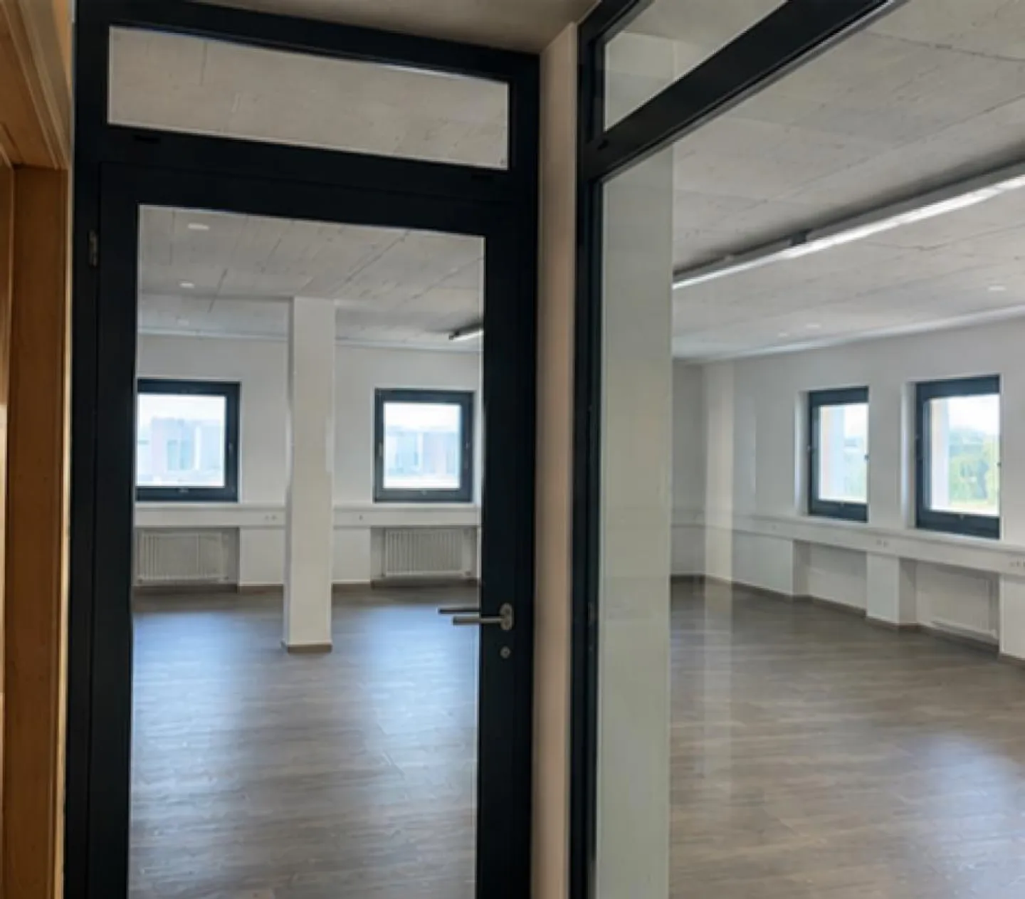 Espace commercial/bureau - Photo 2 sur 5