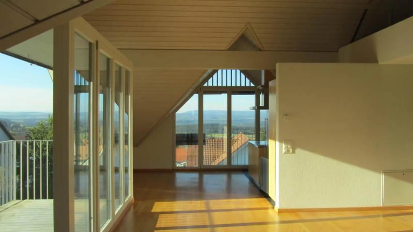 Grosse 4.5 Zimmer Dachwohnung mit extra Raum Nähe Winterthur - Foto 1 von 5