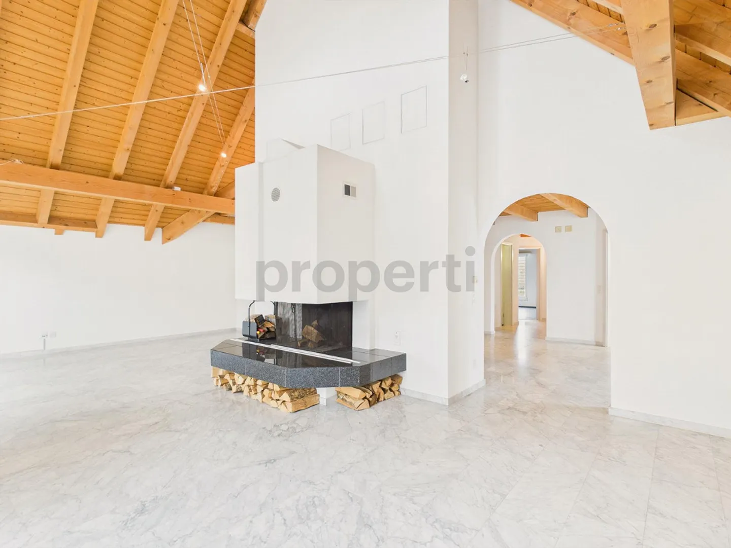 Ampio appartamento duplex di 5,5 locali con balcone a Ermatingen - Foto 1 di 14