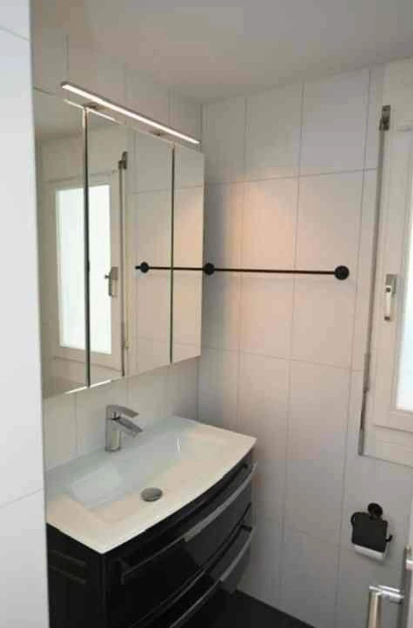 Freshly renovated semi-detached single-family house with newly designed garden in - Photo 7 of 12