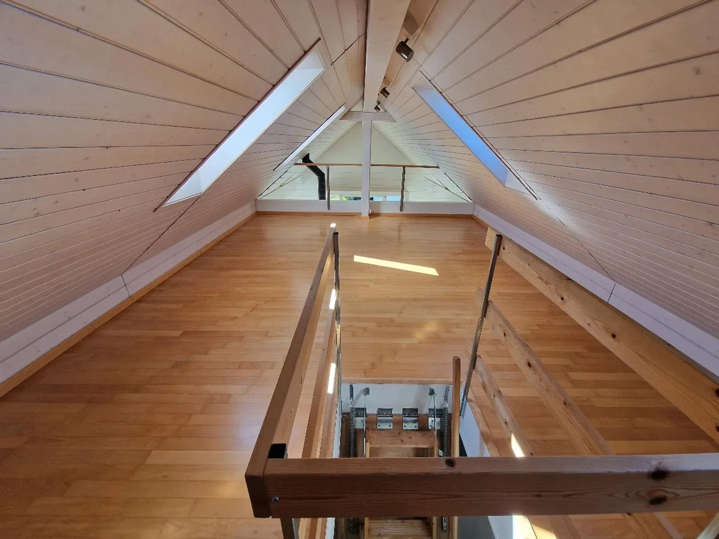 Grosse 4.5 Zimmer Dachwohnung mit extra Raum Nähe Winterthur - Foto 4 von 5