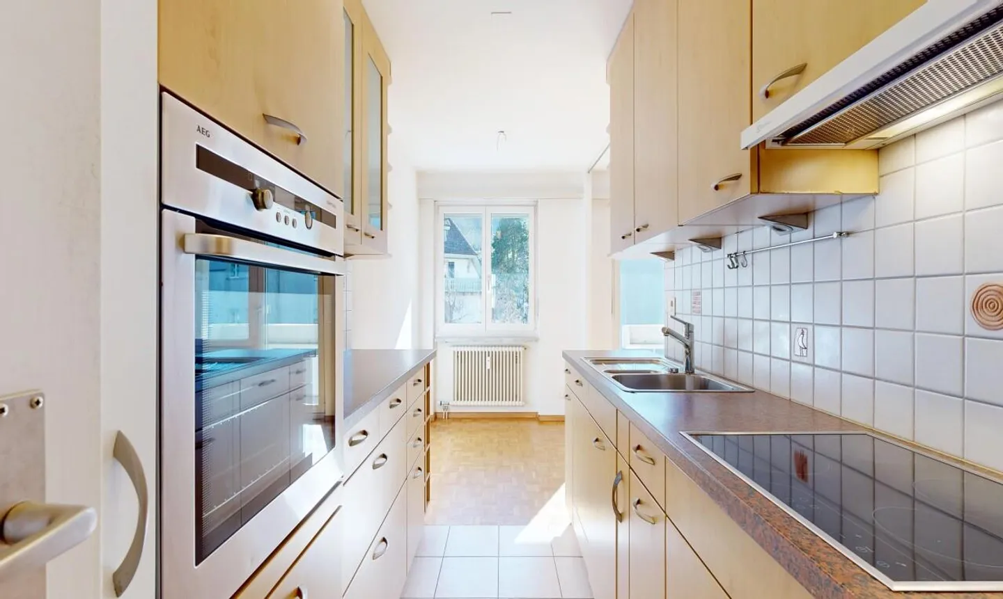 Bright 4.5-Room Apartment with Balcony - Photo 7 of 11