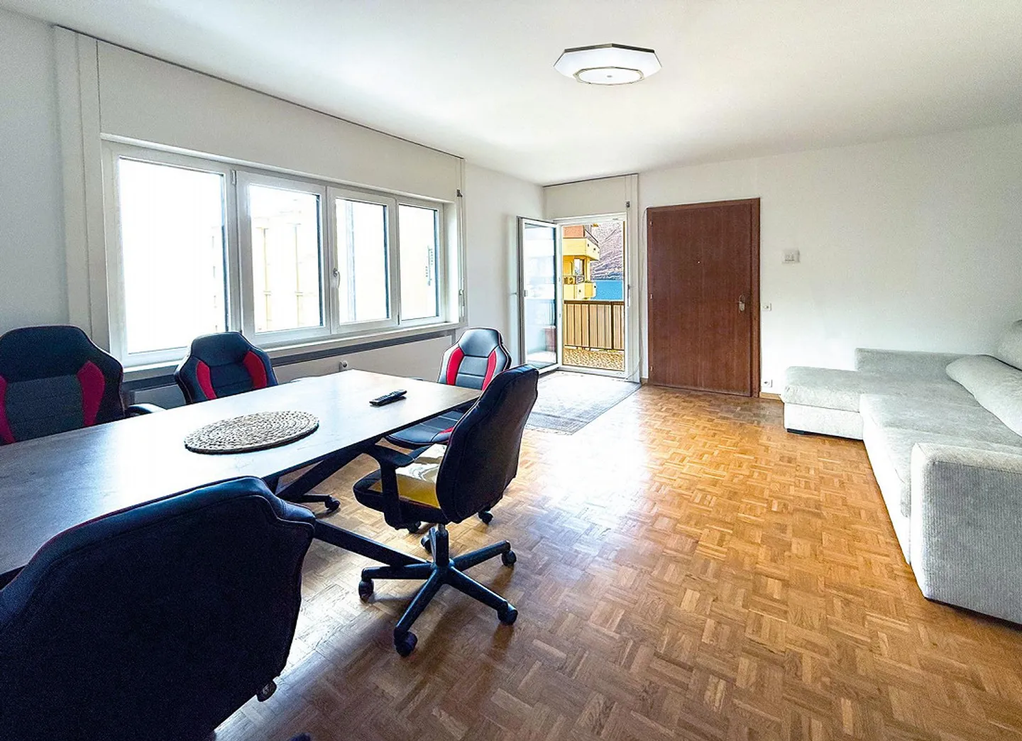 Residenza primaria - Prezzo molto interessante - 3.5 locali con vista lago laterale - Foto 3 di 16