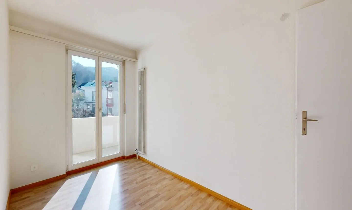 Bright 4.5-Room Apartment with Balcony - Photo 9 of 11