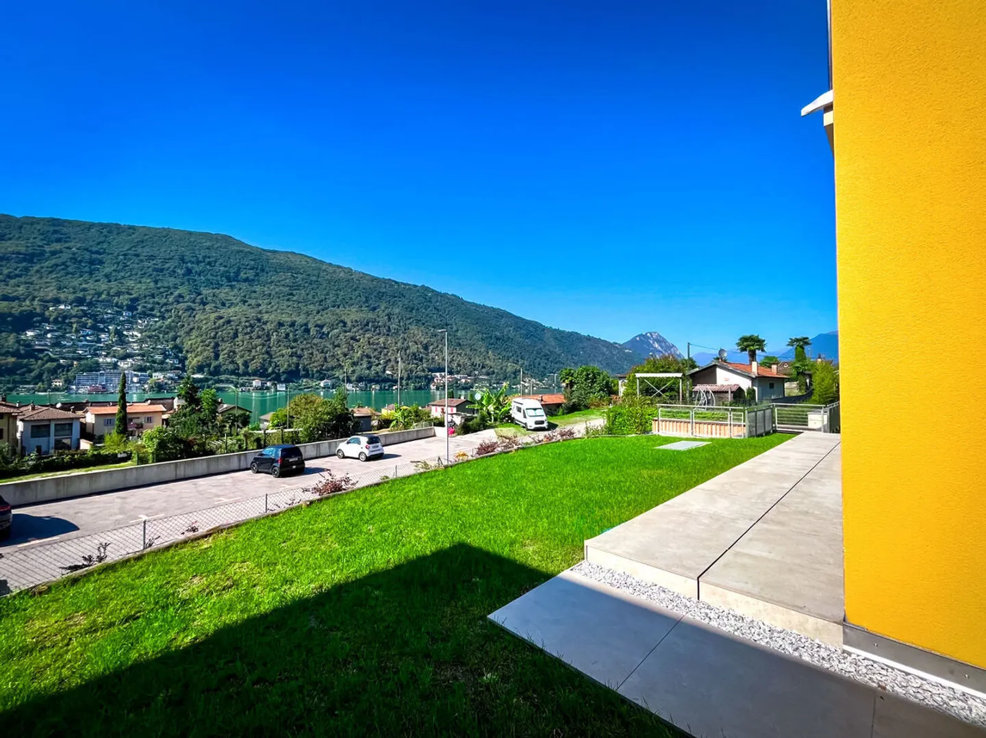 AMPIO APPARTAMENTO DI 4,5 LOCALI CON GIARDINO E VISTA LAGO A BRUSINO ARSIZIO - Foto 4 di 13