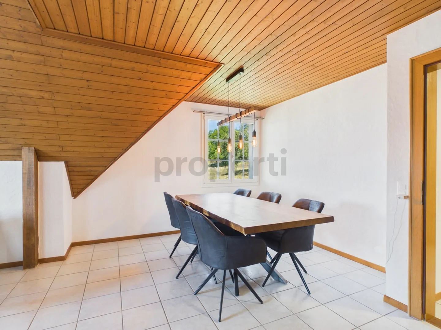 Bonheur de vivre rénové avec balcon ensoleillé - Photo 2 sur 11