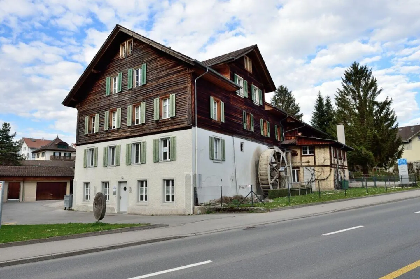 Vielseitig nutzbares Geschäftslokal in historischer Mühle - Foto 1 von 5