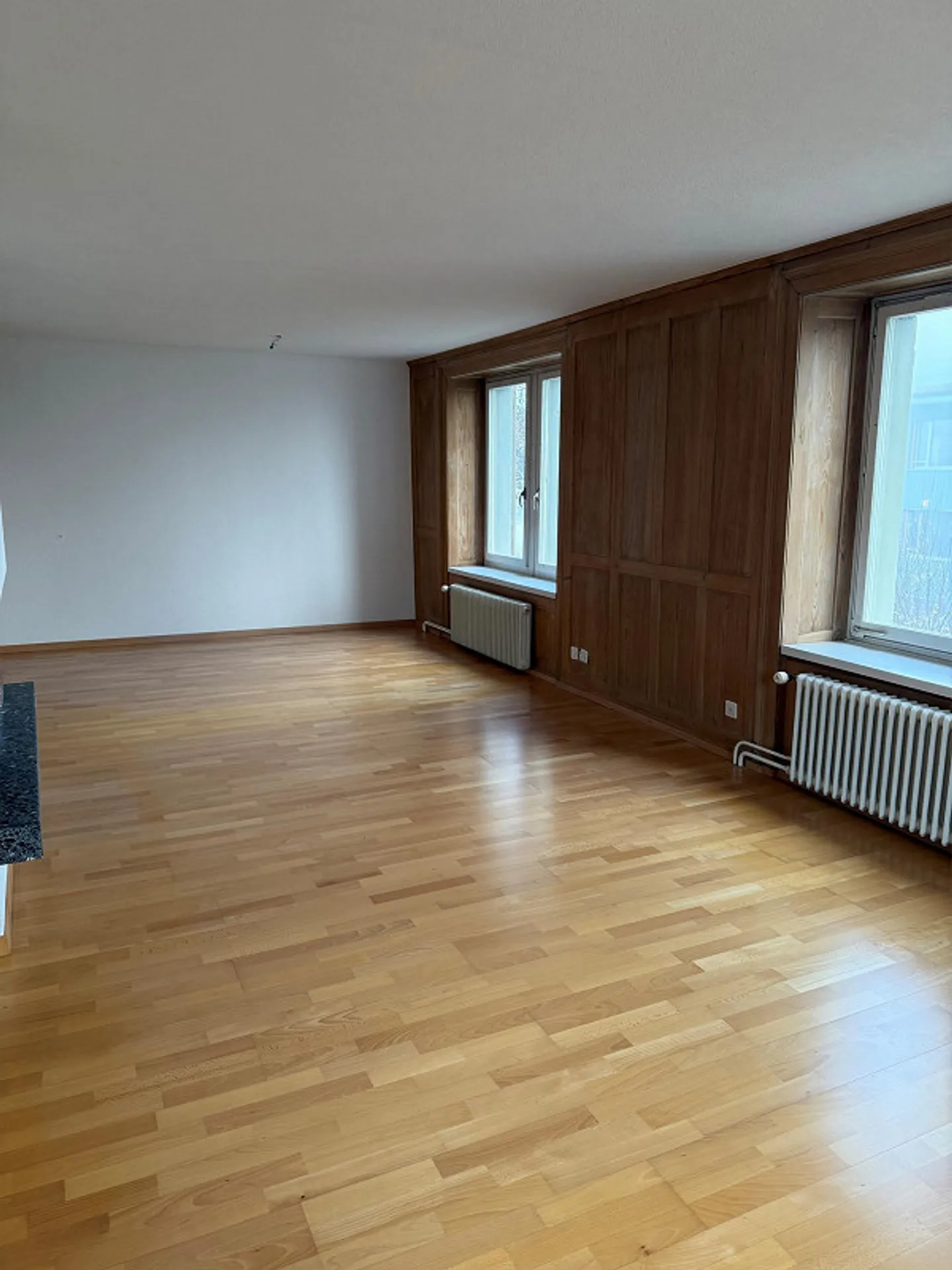 Logement temporaire - Appartement ancien de 4,0 pièces - Photo 2 sur 5