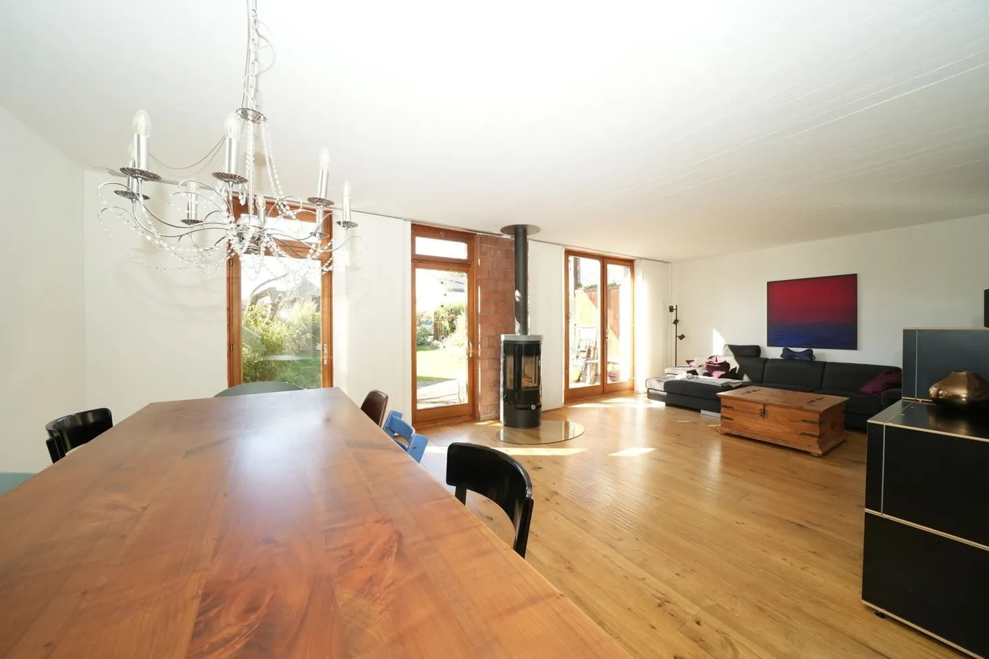 Stylishly modernized, semi-detached single-family house with sunny garden - Photo 4 of 13