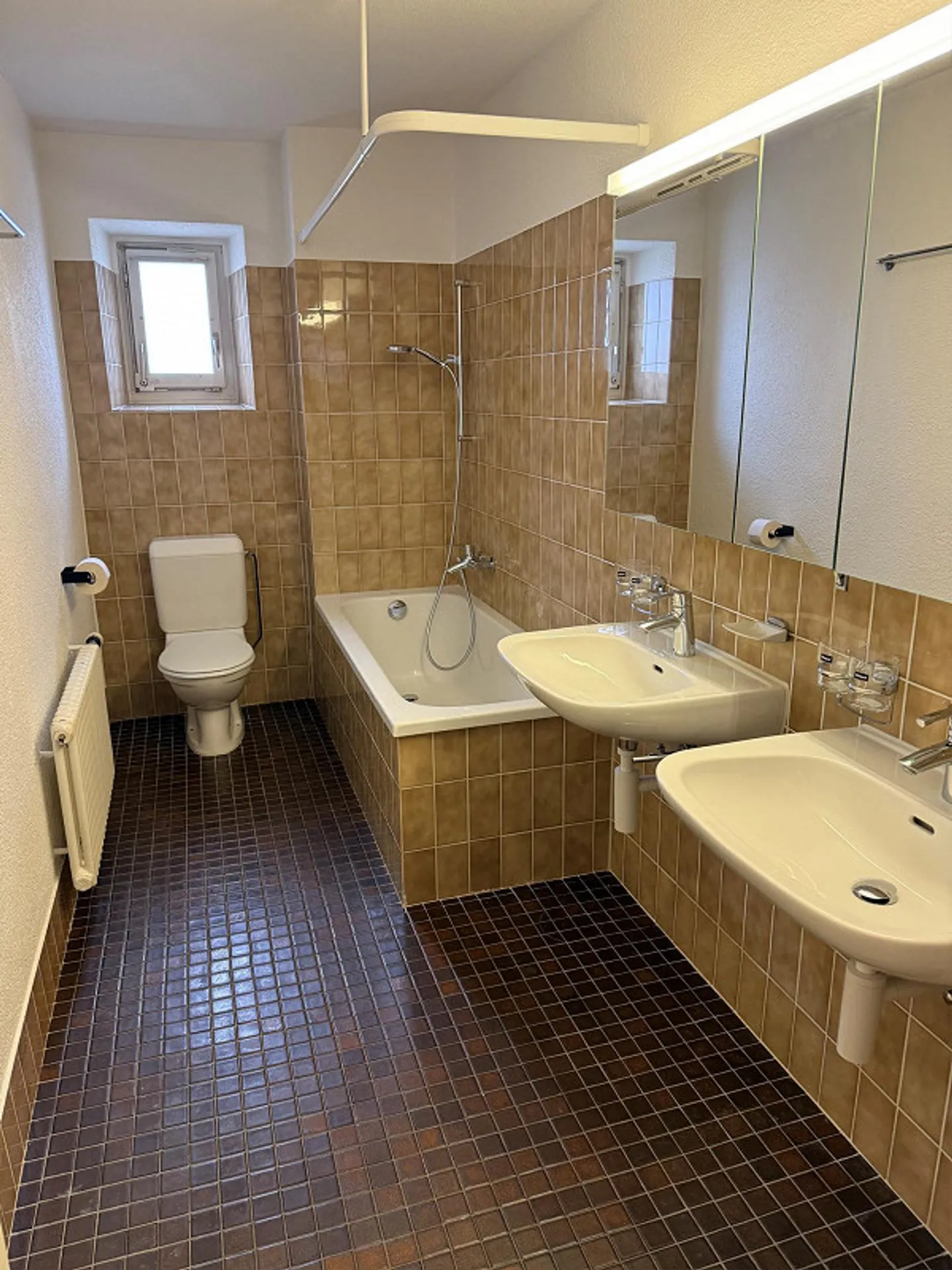 Logement temporaire - Appartement ancien de 4,0 pièces - Photo 4 sur 5