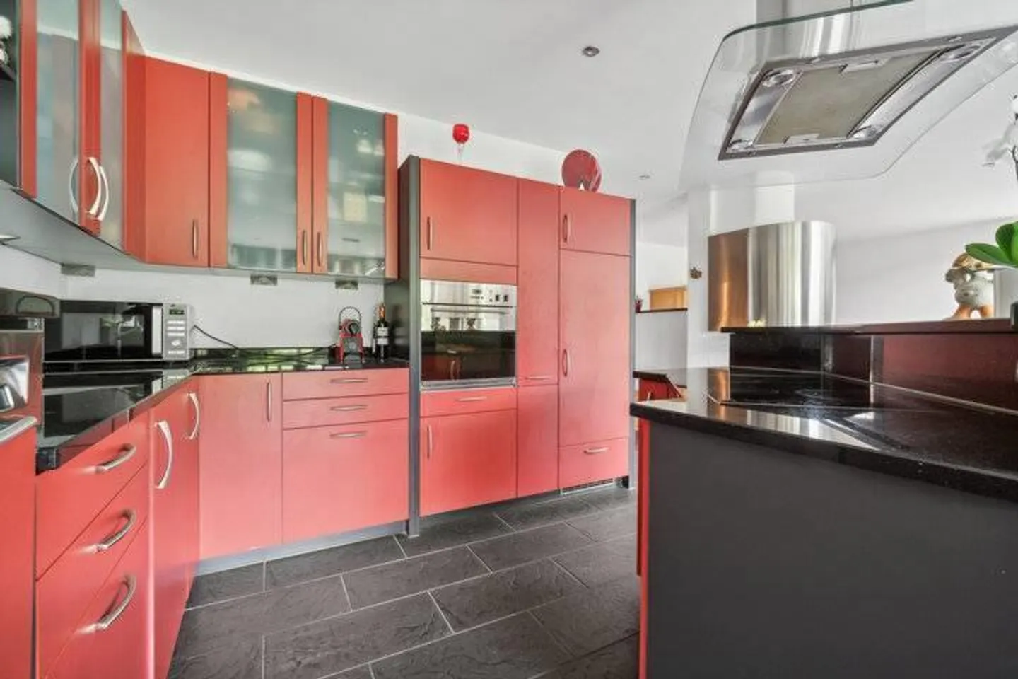 Stilvolle Doppeleinfamilienhaus mit Grundstück - Foto 4 von 9
