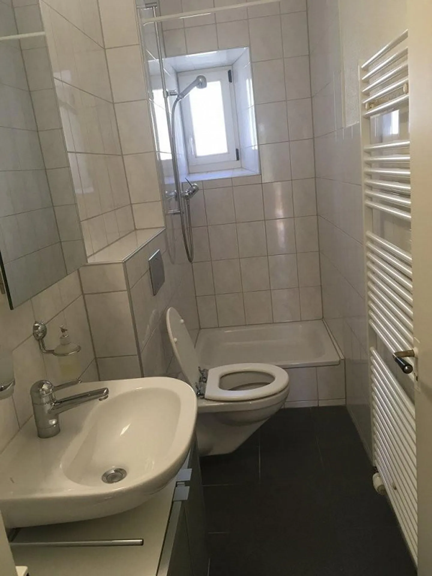 Your new home with a cozy seating area in Biel! - Photo 3 of 9