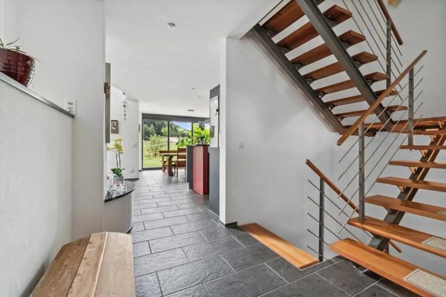 Stilvolle Doppeleinfamilienhaus mit Grundstück - Foto 7 von 9