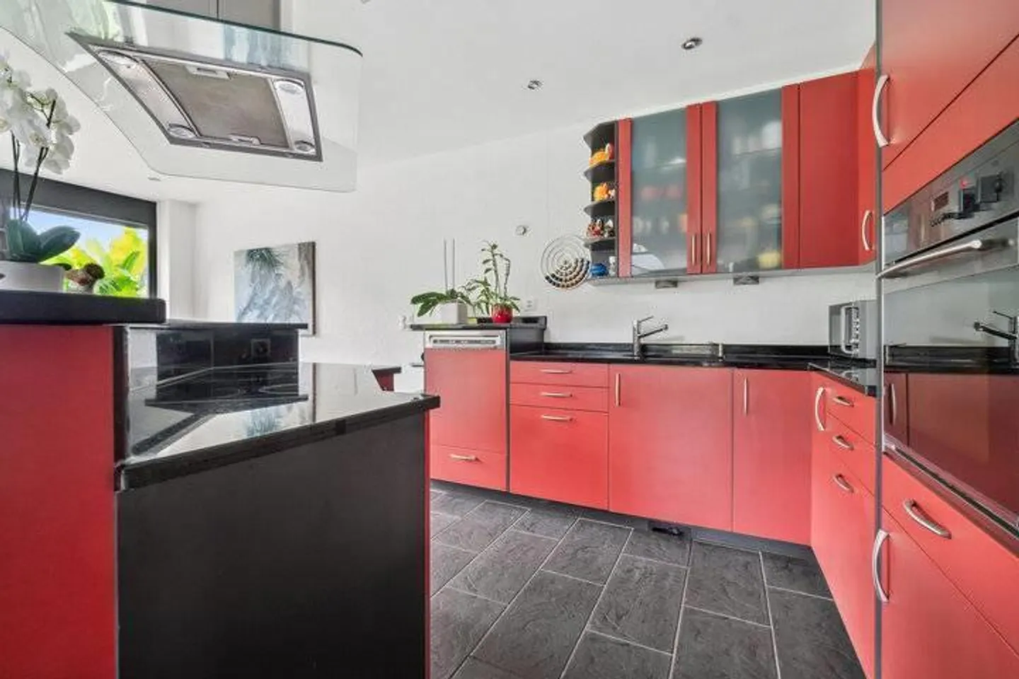 Stilvolle Doppeleinfamilienhaus mit Grundstück - Foto 3 von 9