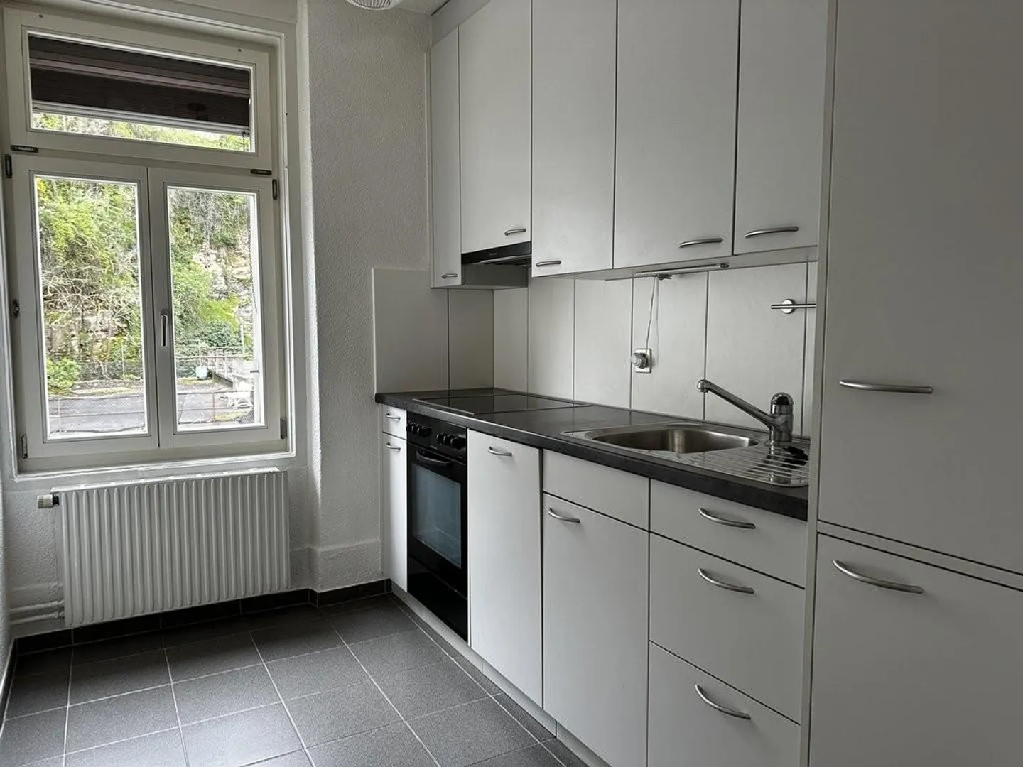 Your new home with a cozy seating area in Biel! - Photo 2 of 9