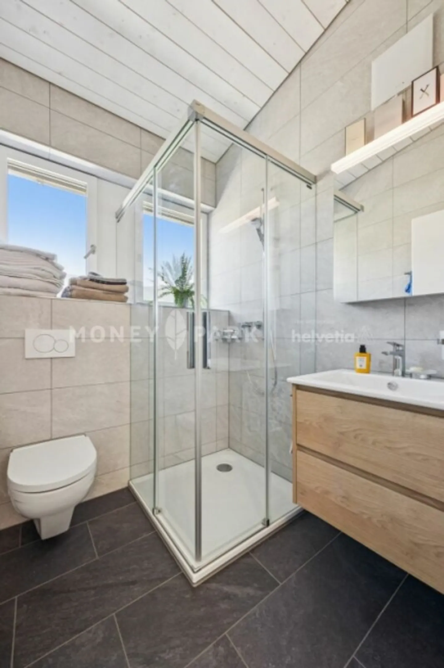 Stylish and modern penthouse apartment in Lengnau - Photo 10 of 13