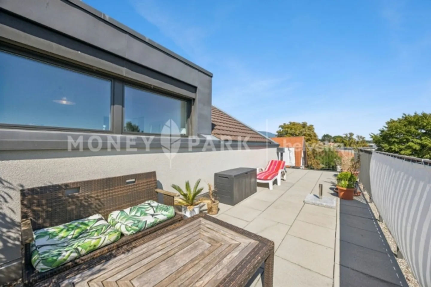 Stylish and modern penthouse apartment in Lengnau - Photo 12 of 13