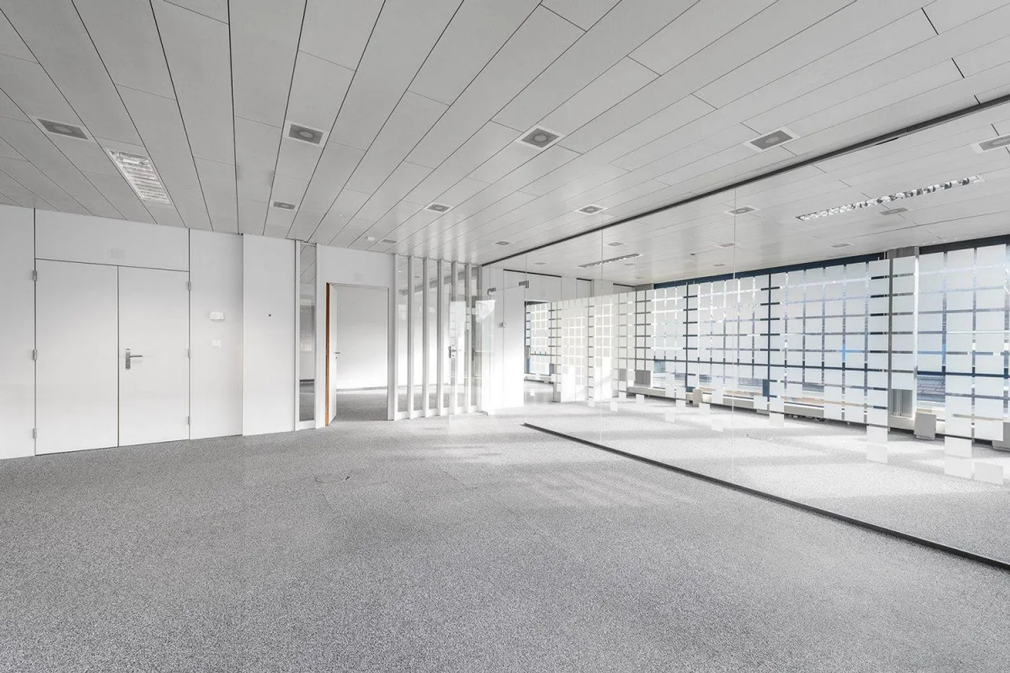 Spazi per uffici/commerciali diversi in affitto in una posizione centrale! - Foto 5 di 8